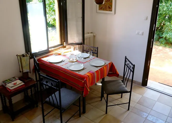 La Chartreuse Du Canal Du Midi بيت للعطل