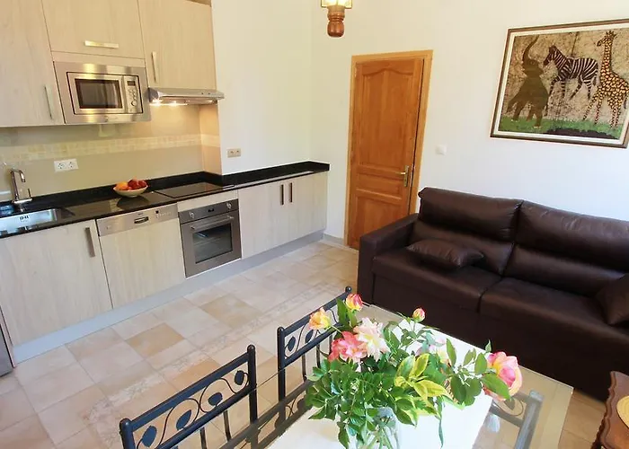 La Chartreuse Du Canal Du Midi